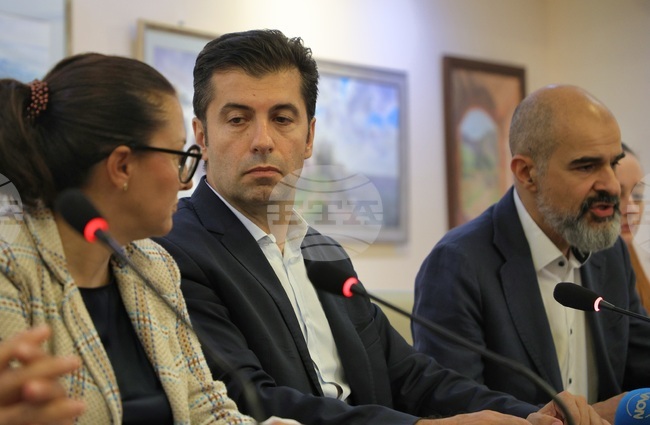 Кирил Петков призова всеки варненец, който се чувства свободен, да подкрепи задържания кмет