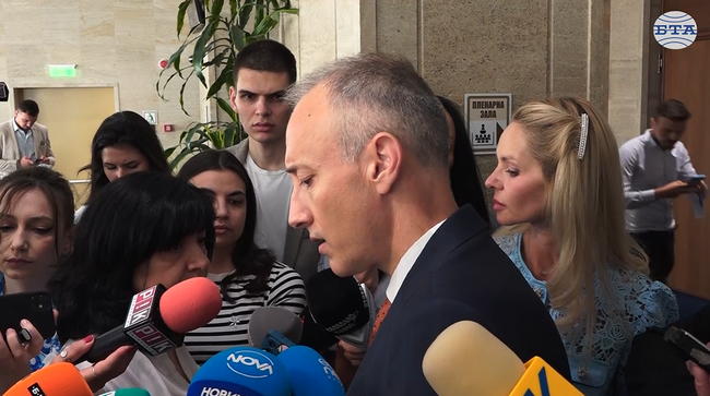 Няма да има предпоставки да се увеличават таксите за студентите след промените в Закона за висшето образование, каза министър Красимир Вълчев