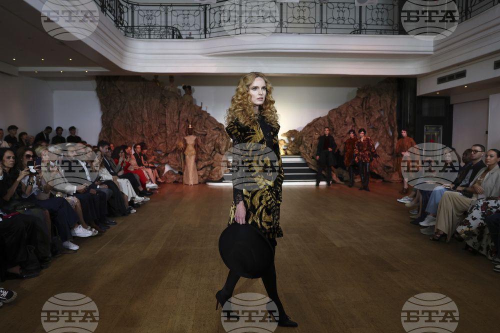 France Fashion Franck Sorbier F/W 25 26