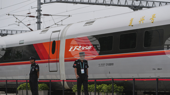 Единадесет души загинаха при нещастен случай с влак в Китай 