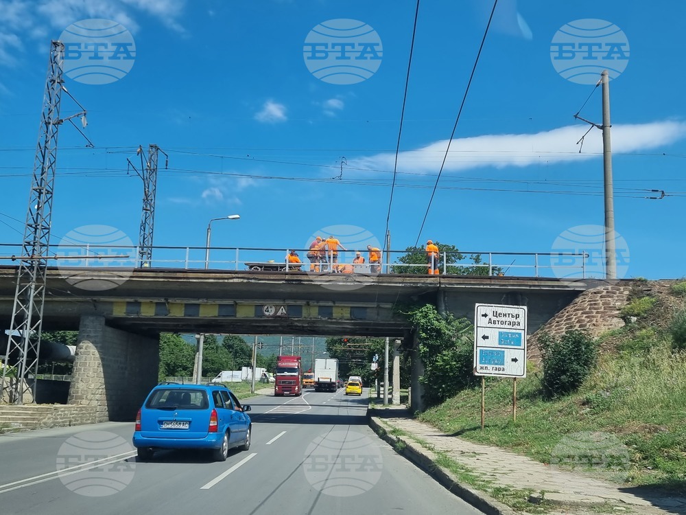 Кметът на Сливен настоява да бъде укрепен жп надлез в града