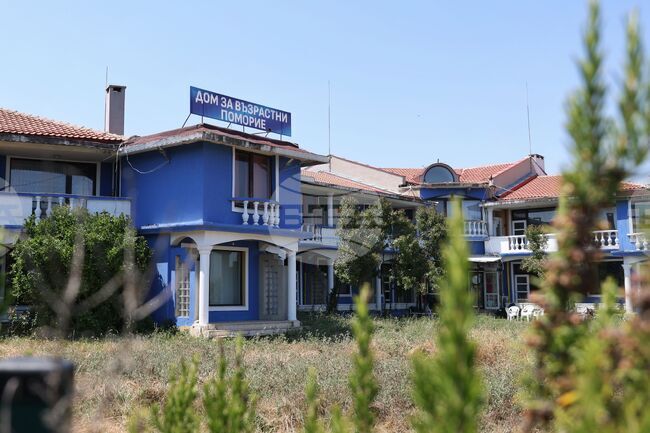 Тече проверка на хоспис за възрастни хора край Поморие, няма изведени хора 