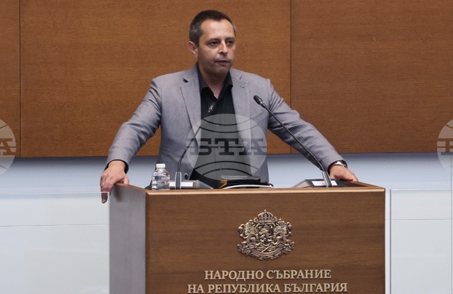 Думи на благодарност на външния министър предизвикаха недоволство на депутати от ПП-ДБ и МЕЧ 