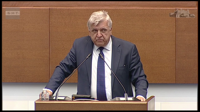 В резултат на мерките на няколко правителства бяха заличени 113 нерегламентирани сметища, обяви министърът на околната среда Манол Генов