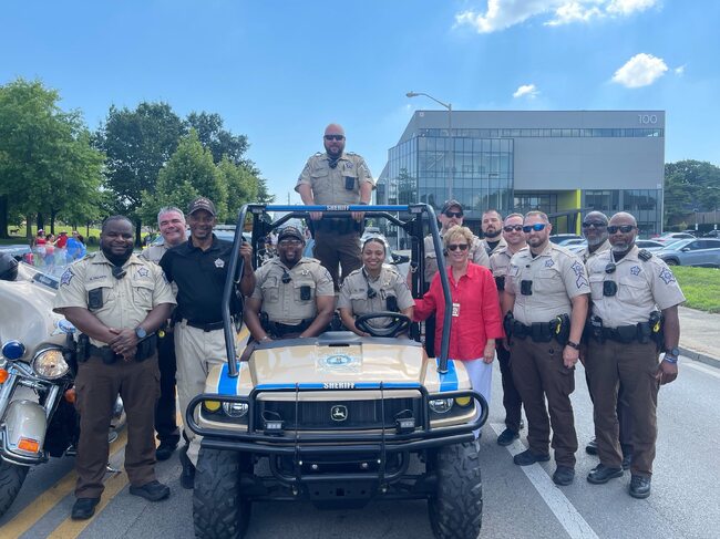 Шериф от Българо-американската полицейска асоциация участва в парад по случай 4 юли в Кентъки