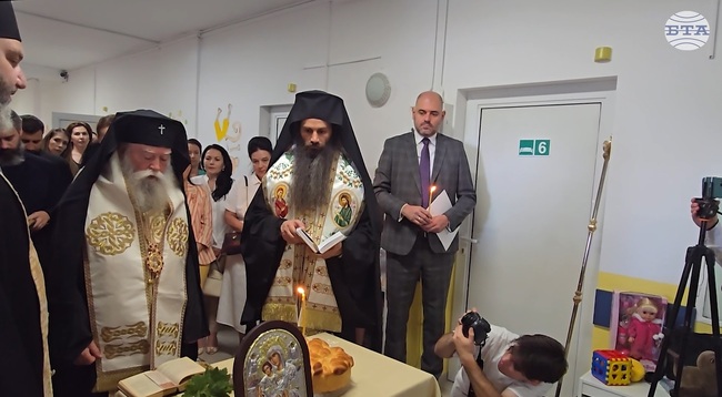 Обновено детско УНГ отделение в УМБАЛ ,,Царица Йоанна- ИСУЛ" беше осветено от митрополит Гавриил Ловчански