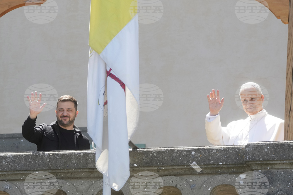Папа Лъв XIV прие украинския президент Володимир Зеленски на аудиенция в резиденцията си в Кастел Гандолфо