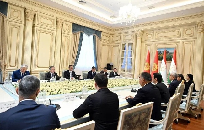 КАБАР: Президентът на Киргизстан заяви, че страната му отдава голямо значение на засилването на междупарламентарния диалог с Таджикистан