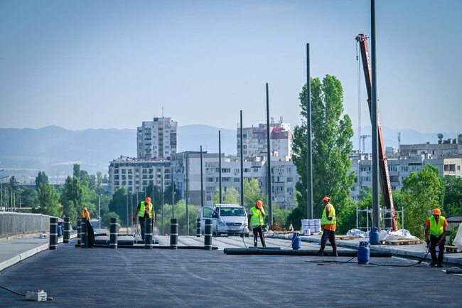 Конструкцията на моста на "Бакърена фабрика" е изградена, предстои полагането на асфалт, съобщиха от Столичната община