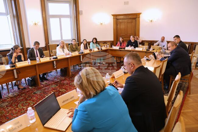 Парламентарната комисия по труда и социалната политика прие на първо четене промени в НК за социалните услуги за възрастни хора 