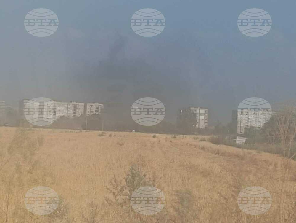 Пожарът, горящ в близост до Пазарджик, обхвана гаражи и автомобили в кв. "Запад", има силно задимяване, съобщиха от полицията