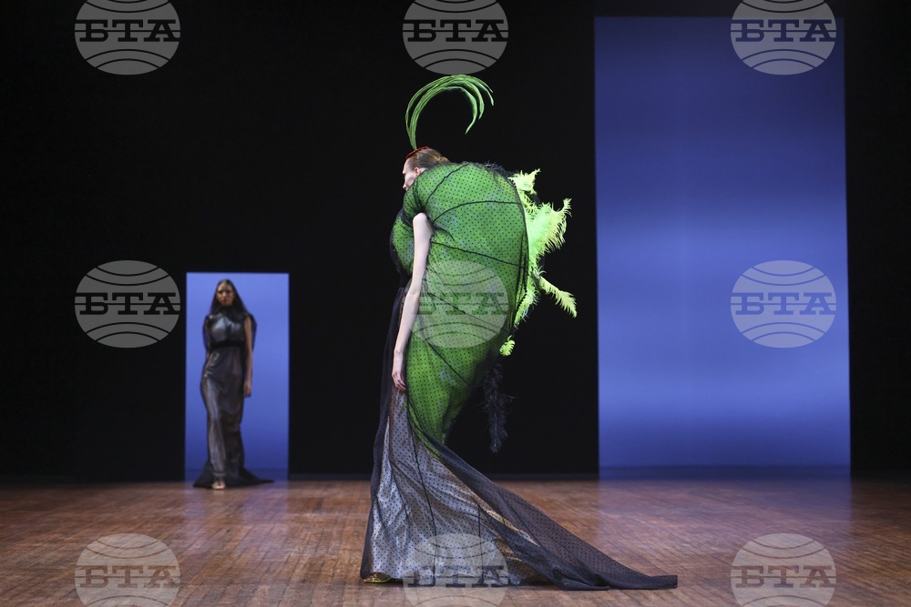 France Fashion Viktor & Rolf F/W 25 26