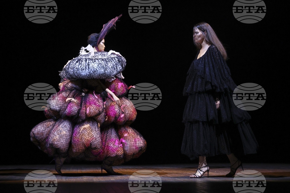 France Fashion Viktor & Rolf F/W 25 26