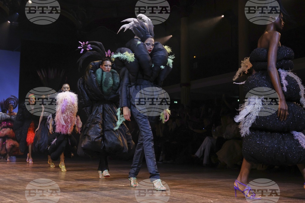France Fashion Viktor & Rolf F/W 25 26