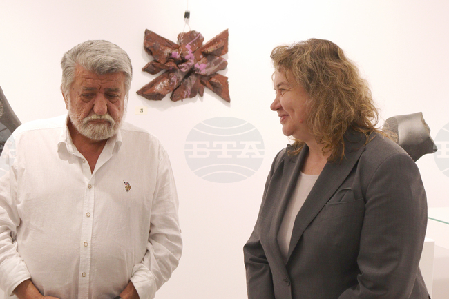 Целта на изкуството е да ни направи по-добри, каза Наталия Киселова при откриването на изложба на скулптора Огнян Читаков в галерия Vejdi