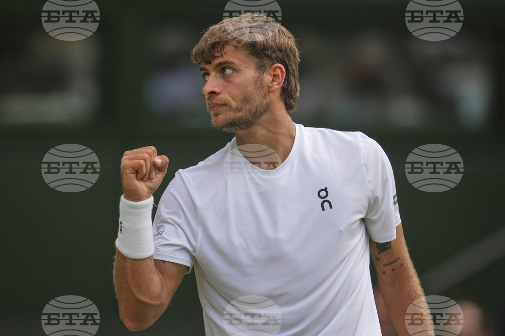 Домакинът Италия записа победа на старта на "Хопман Къп" 