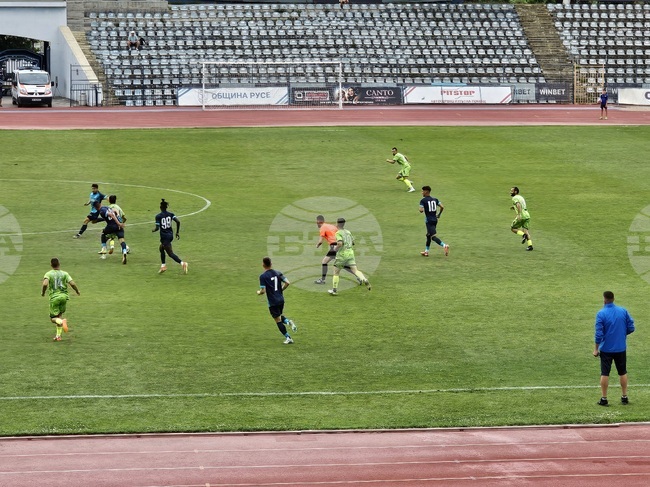 Имаме още да работим по изчистване на състава и стила за новия сезон, каза за БТА старши треньорът на Дунав (Русе) Георги Чиликов