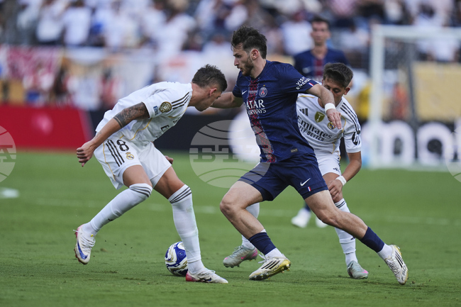 Хвича Кварацхелия отсъства от групата на Пари Сен Жермен за мача с Анже