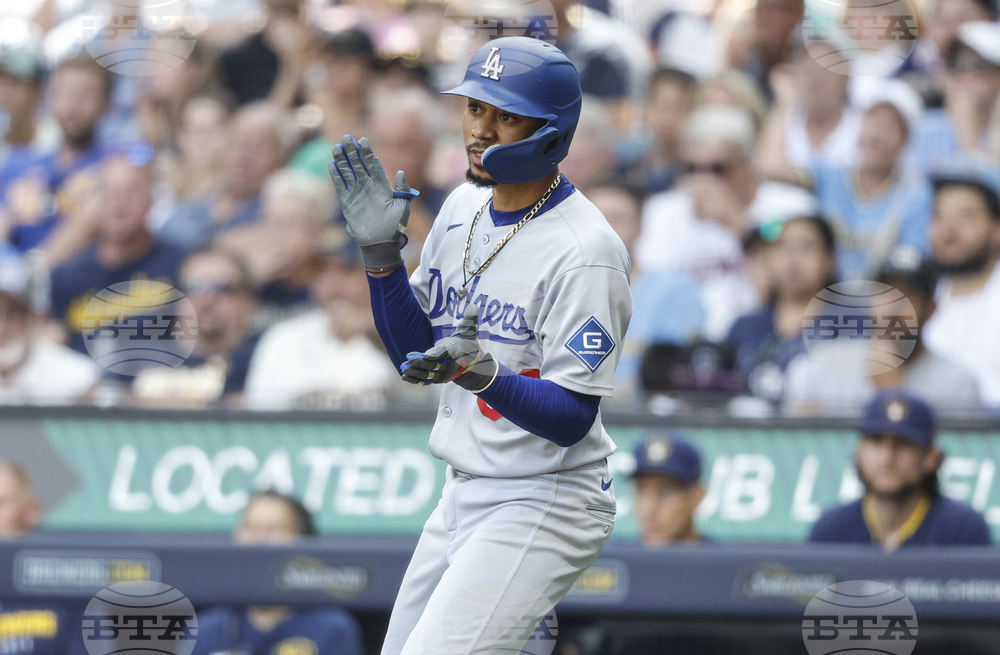Dodgers Brewers Baseball
