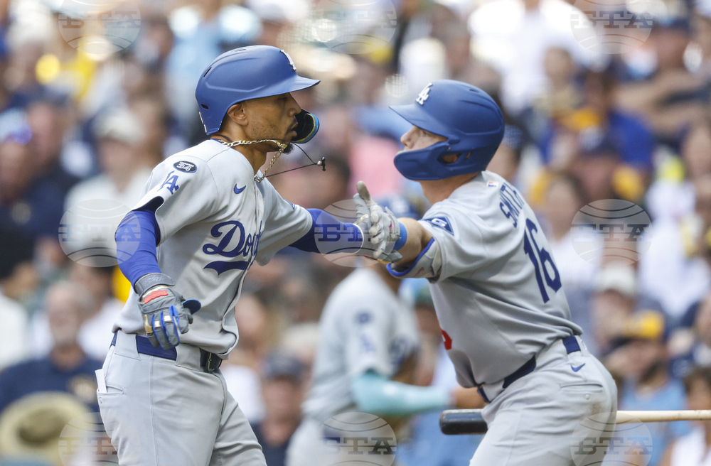 Dodgers Brewers Baseball
