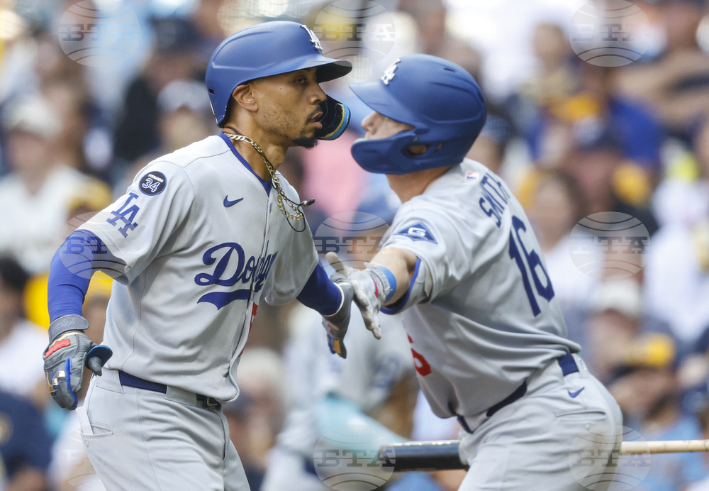 Dodgers Brewers Baseball