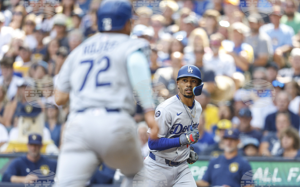 Dodgers Brewers Baseball
