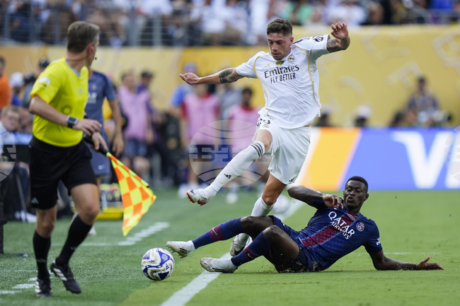 Федерико Валверде отрече, че е отказал да играе като десен защитник в Реал Мадрид