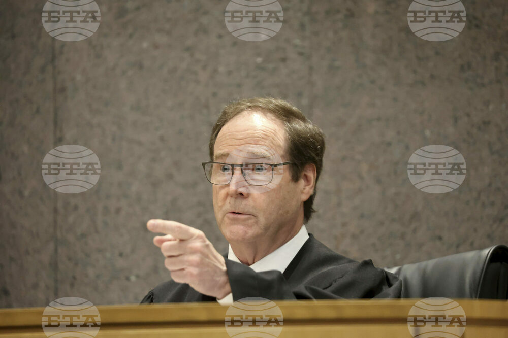 Public Defenders Pay Dispute