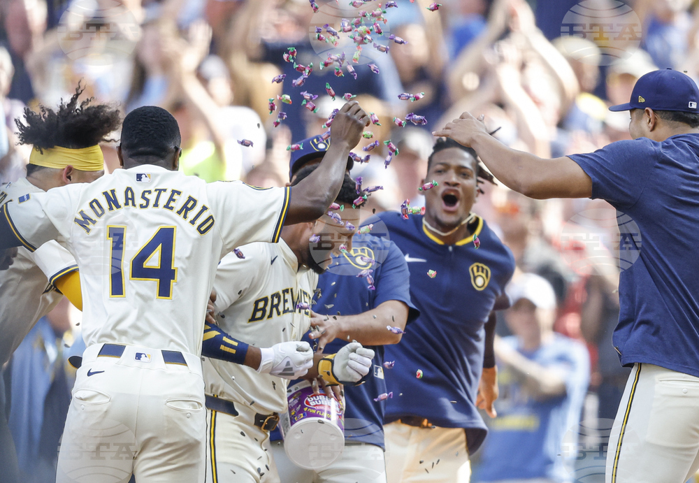 Dodgers Brewers Baseball