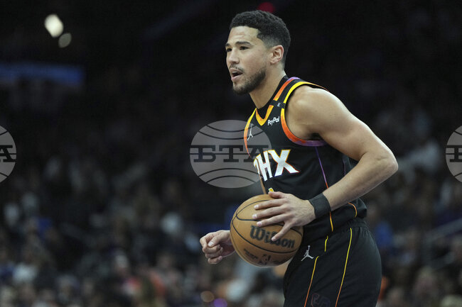 Финикс Сънс ще продължи договора на гарда Девин Букър 