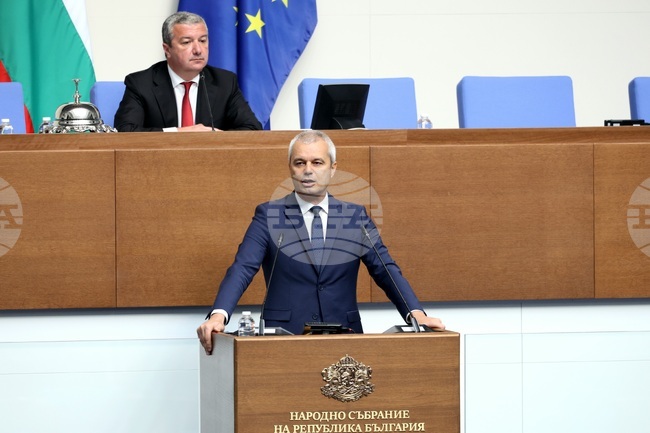 Новина е, че няма акции срещу кметове на ГЕРБ и ДПС, каза лидерът на "Възраждане" Костадин Костадинов в декларация 