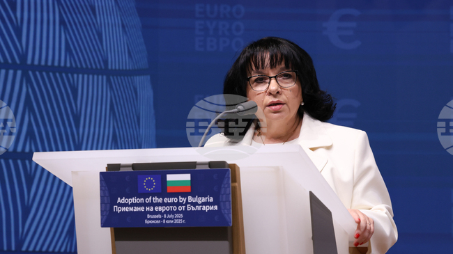 Обществената подкрепа за еврото вече трайно надвишава дела на противниците, заяви Теменужка Петкова в Брюксел