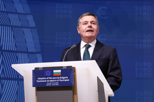 Eurogroup President: Support For Euro in Countries Using Euro Exceeds 80%