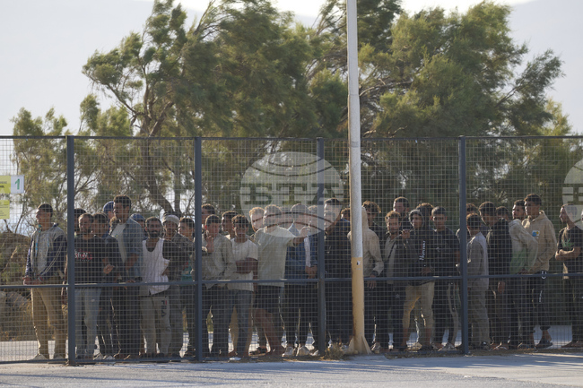 Неизвестни лица са вандализирали офиса на заместник-министъра на миграцията на Гърция