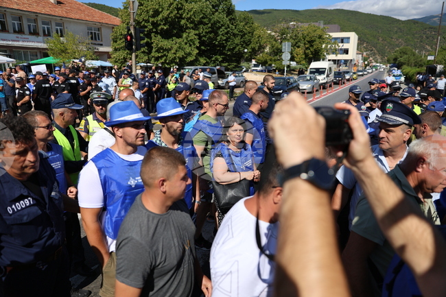 След опити за блокиране на движението по главния път Е-79 през Кресна и гражданско неподчинение, приключи протестът на служители в горски и ловни стопанства