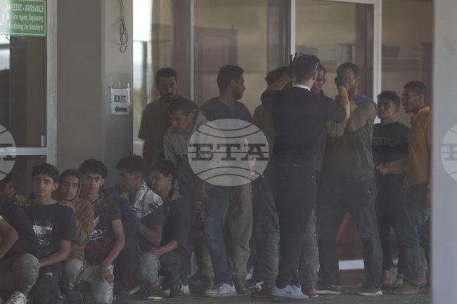 Гърция депортира 50 мигранти от трети страни