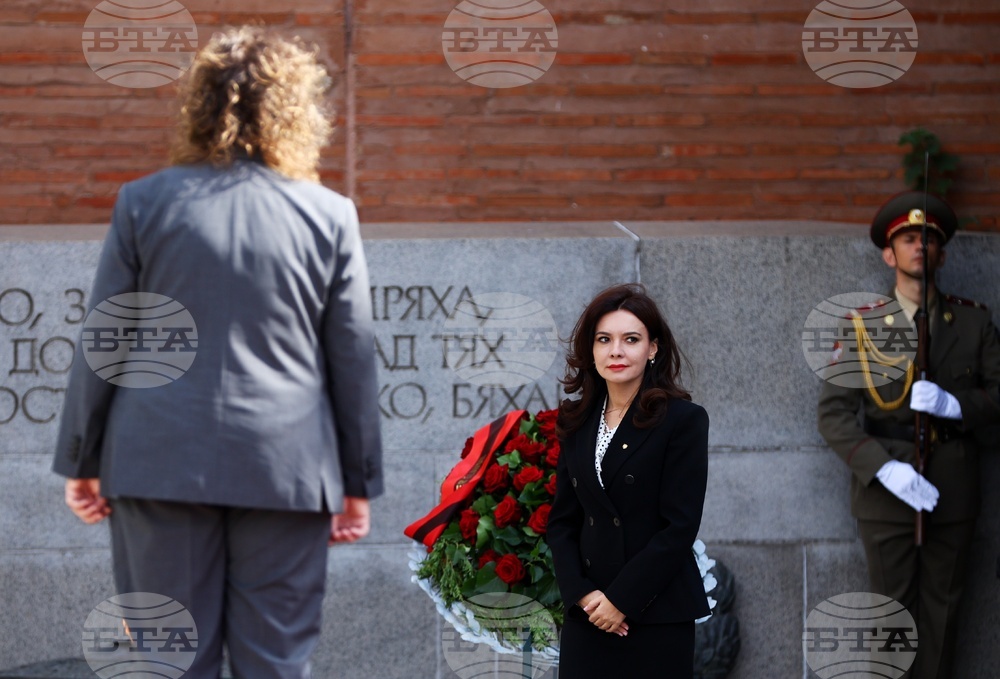 Albanian Parliament Speaker Elisa Spiropali Lays Wreath at Monument to Unknown Soldier in Sofia
