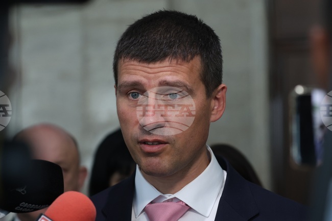 Ивелин Михайлов пред медиите: Решение на парламентарната криза