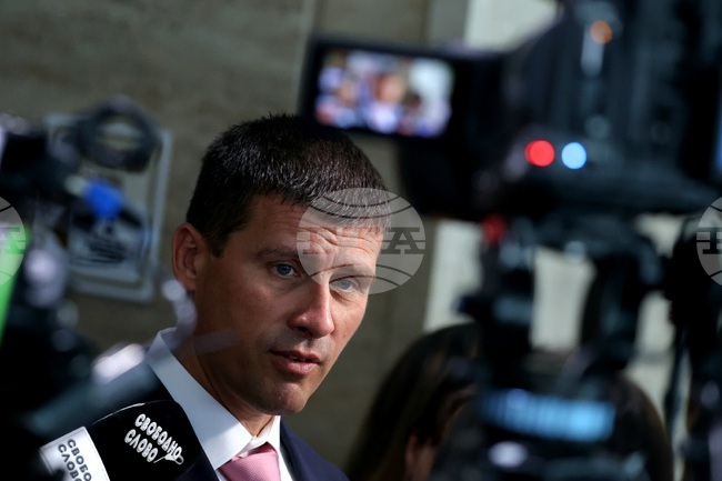 "Възраждане" и "Демократична България" разбиват протестния вот в парламента, коментира лидерът на "Величие" Ивелин Михайлов относно вота на недоверие