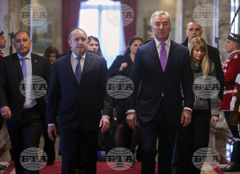 Румен Радев и Мило Джуканович провеждат среща на „четири очи“