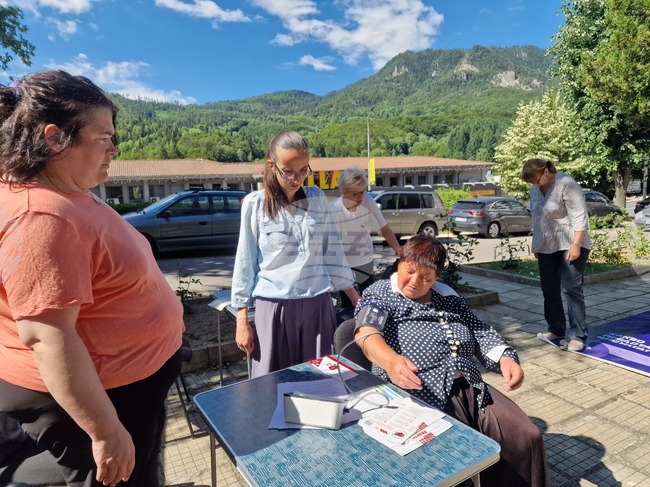 Регионалната здравна инспекция в Смолян организира измерване на кръвното налягане заради горещините и за предотвратяване на инсулт 