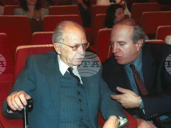 Преди 25 години е обявено създаването на Г-100 в България - клуб на интелектуалци и икономисти