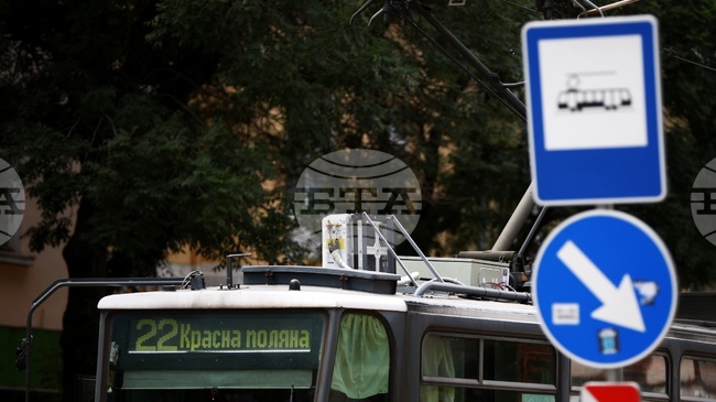 Затруднено е движението на трамваите в района на Румънското посолство в София