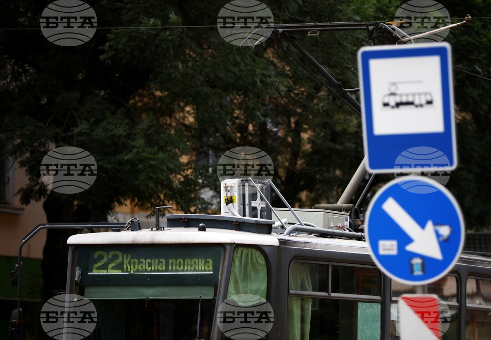 Затруднено е движението на трамваите в района на Румънското посолство в София