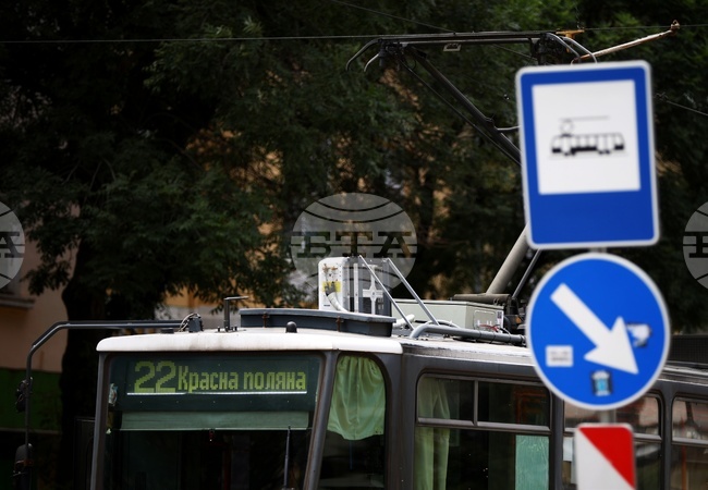 Затруднено е движението на трамваите в района на Румънското посолство в София