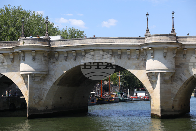 Артистът JR прави потапяща инсталация в Париж по повод 40-годишнината от „Опакования Пон Ньоф“ на Христо Явашев-Кристо и Жан-Клод 