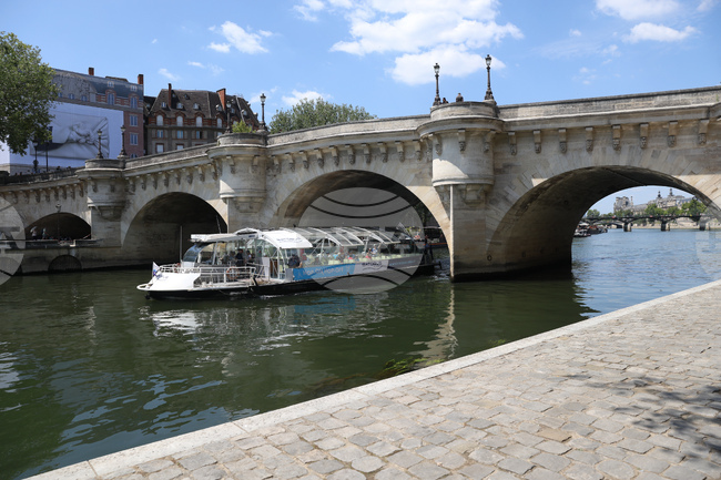 Париж ще отдаде почит на Кристо и Жан-Клод за 40-ата годишнина от опаковането на Пон Ньоф