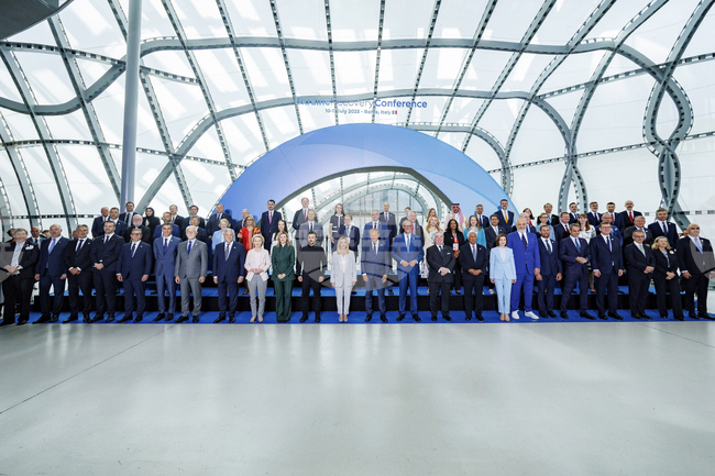 На конференцията за възстановяването на Украйна бяха обещани над 10 милиарда евро, заяви Мелони