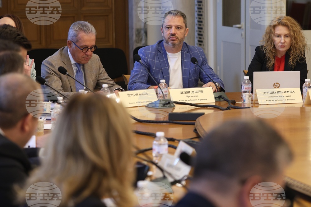 Временно ограничаване на износа на нефтопродукти с цел предотвратяване на спекула с цените прие бюджетната комисия на извънредно заседание