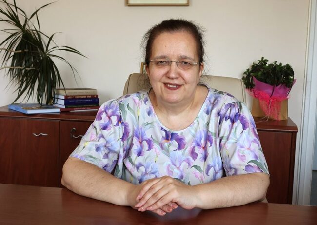 В България няма толкова студенти, за да има ветрило от специалности в университетите, казва проф. Елиза Стефанова пред в. „Аз-буки“